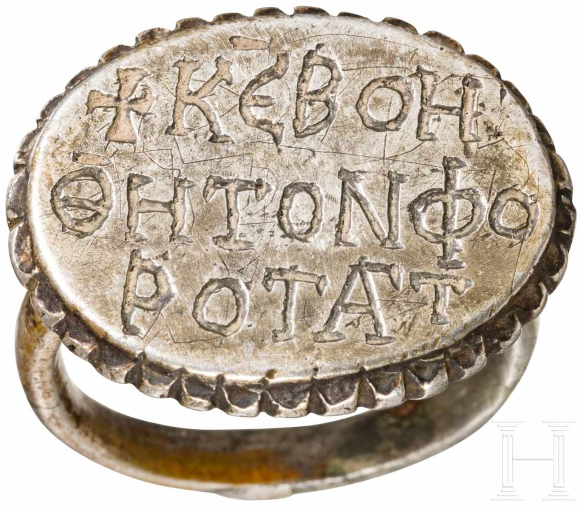 Silberring mit griechischer Inschrift, mittelbyzantinisch, 9. - 11. Jhdt.Silberner Fingerring mit