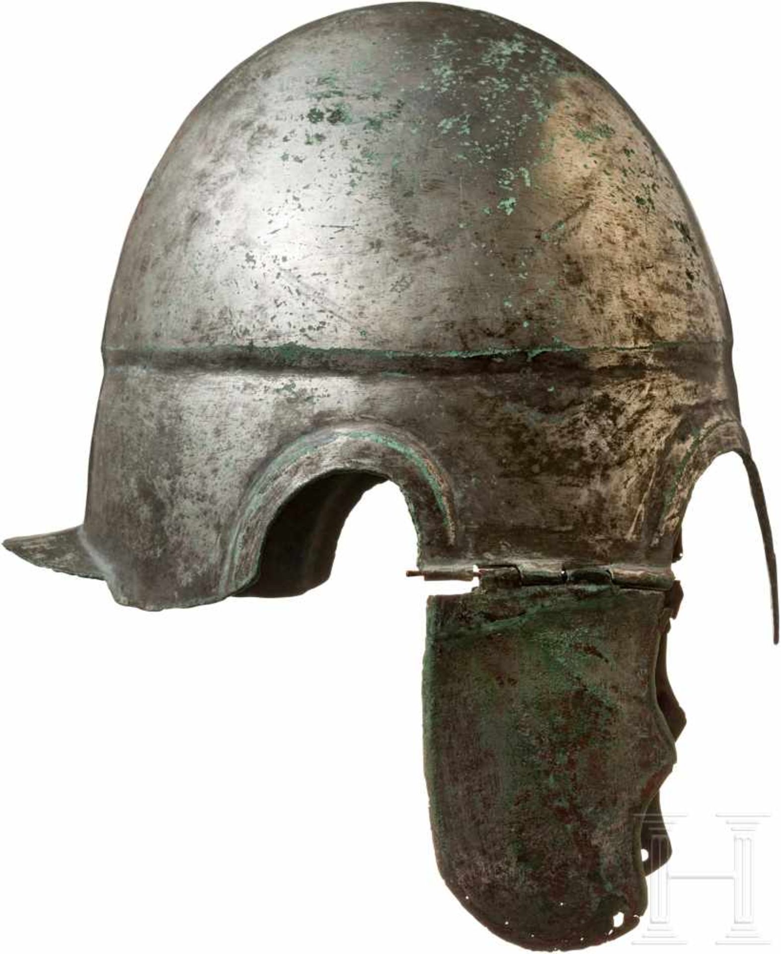 Chalkidischer Helm, Typ V, frühes 4. Jhdt. v. Chr.Breiter Bronzehelm mit vollflächiger Verzinnung, - Bild 3 aus 6