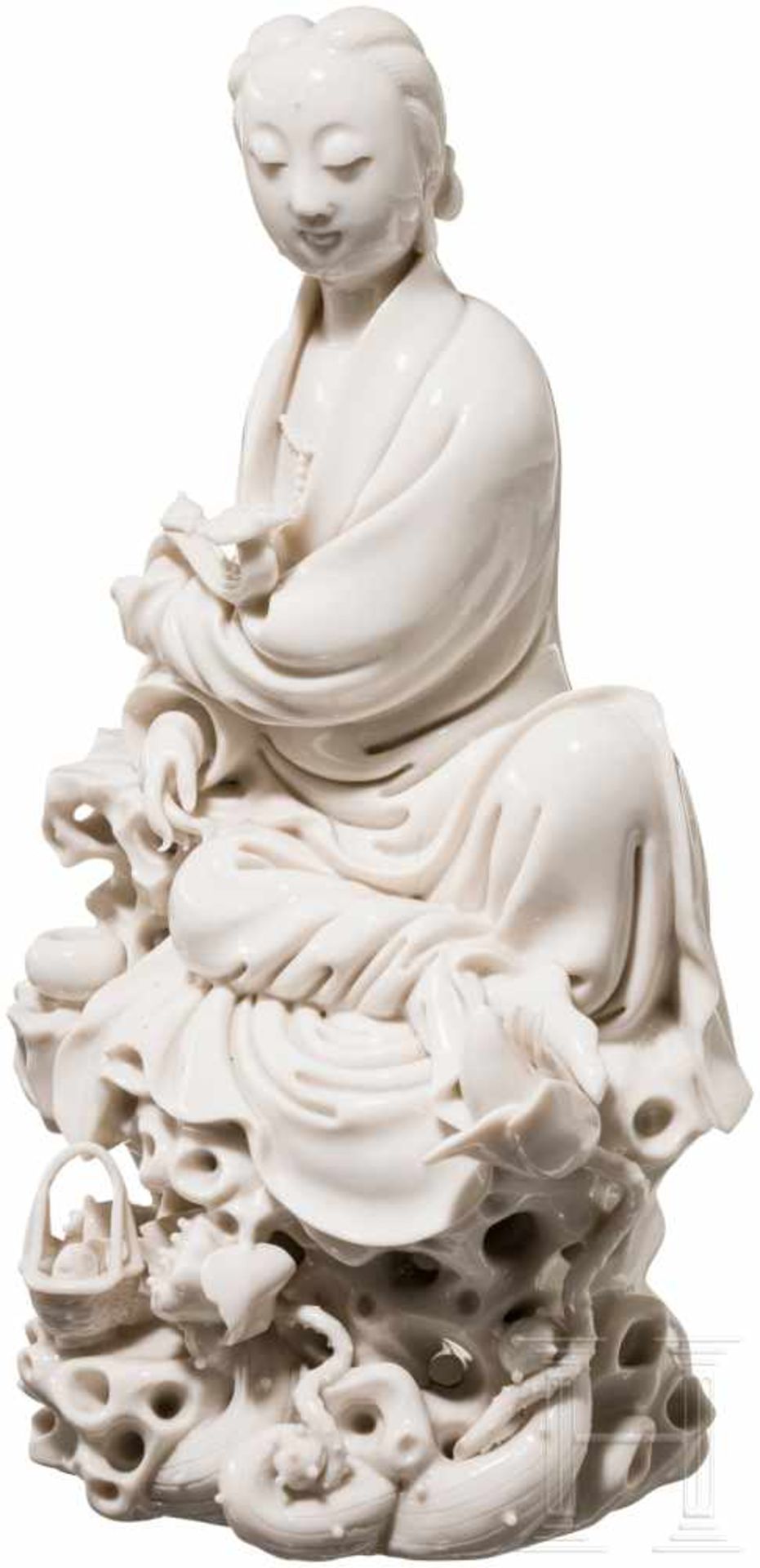 Blanc de Chine Guanyin, Ho chao-chun in Te-hua, um 1700Weißes, glasiertes Porzellan. Darstellung der - Bild 3 aus 7