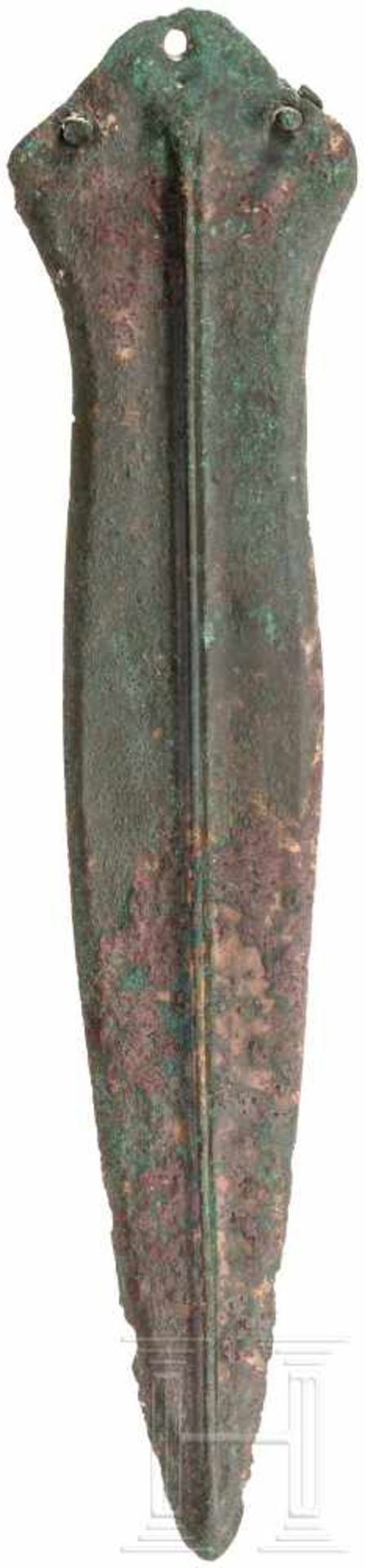 Klinge eines Kurzschwertes, Späte Bronzezeit, 12. - 10. Jhdt. v. Chr.Griffplattenkurzschwert mit - Bild 2 aus 2