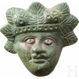 Kopfmaske mit eingelegten Silberaugen, römisch, 2. - 3. Jhdt.Wunderbar erhaltene Kopfapplike des
