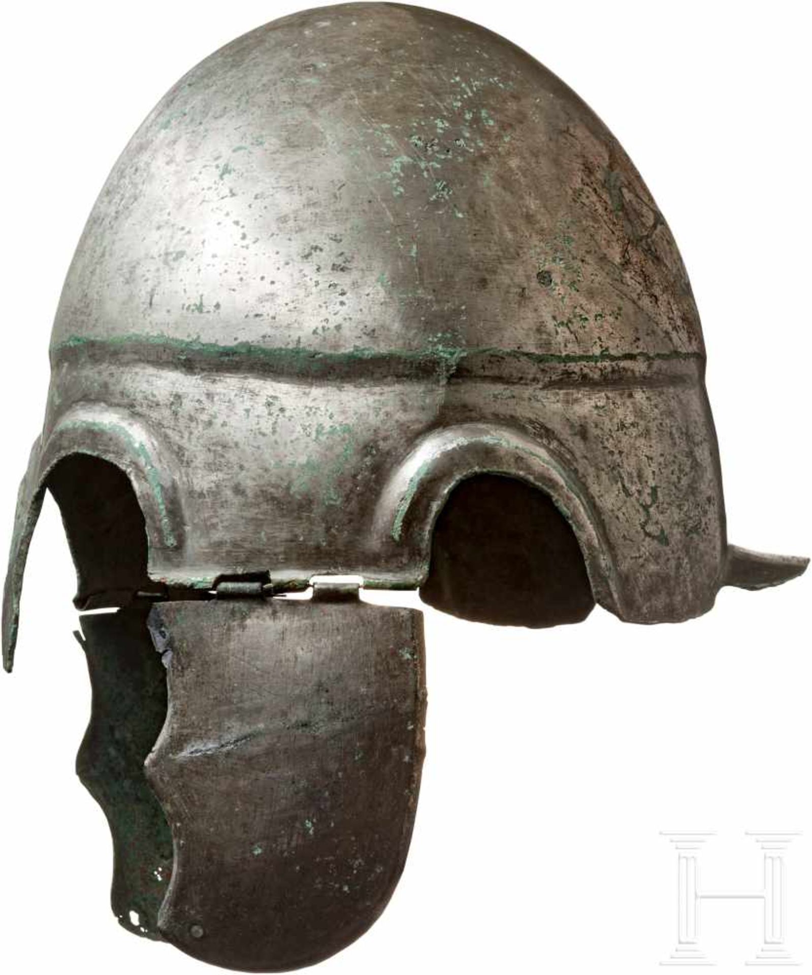 Chalkidischer Helm, Typ V, frühes 4. Jhdt. v. Chr.Breiter Bronzehelm mit vollflächiger Verzinnung, - Bild 2 aus 6