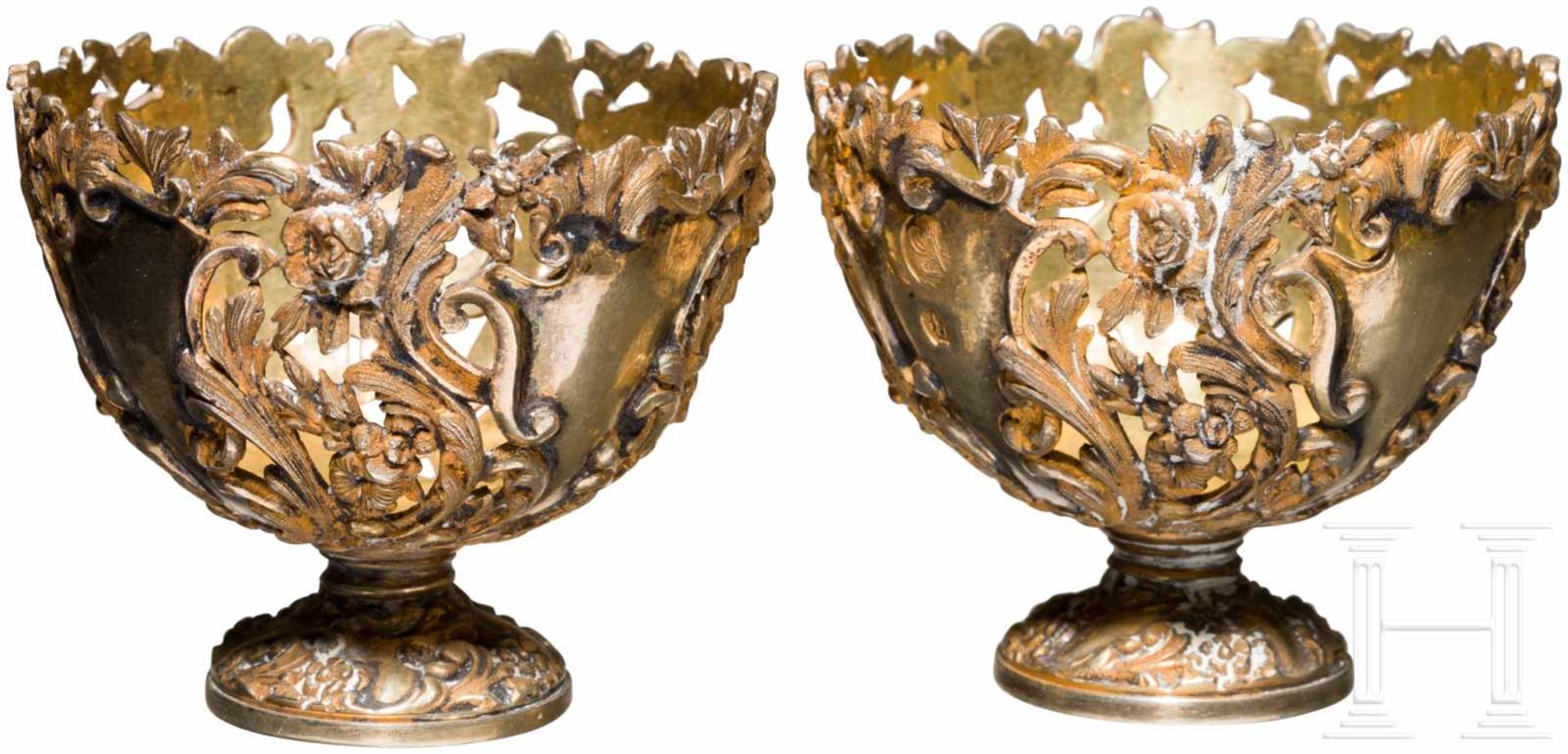 Ein Paar Zarf (Tassenhalter), osmanisch, Regierungszeit Mahmud II. (1808-39)Silber mit schwerer