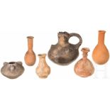 Vier hellenistisch-römische Balsamarien und zwei urnenfelderzeitliche Tongefäße, 2. Jhdt. v.