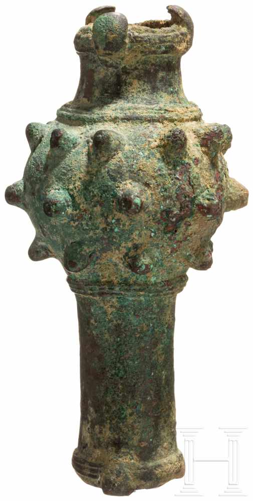 Keulenkopf, Luristan, 13. - 8. Jhdt. v. Chr.Bronzener Keulenkopf mit zylindrischer Tülle, oben und - Image 2 of 2