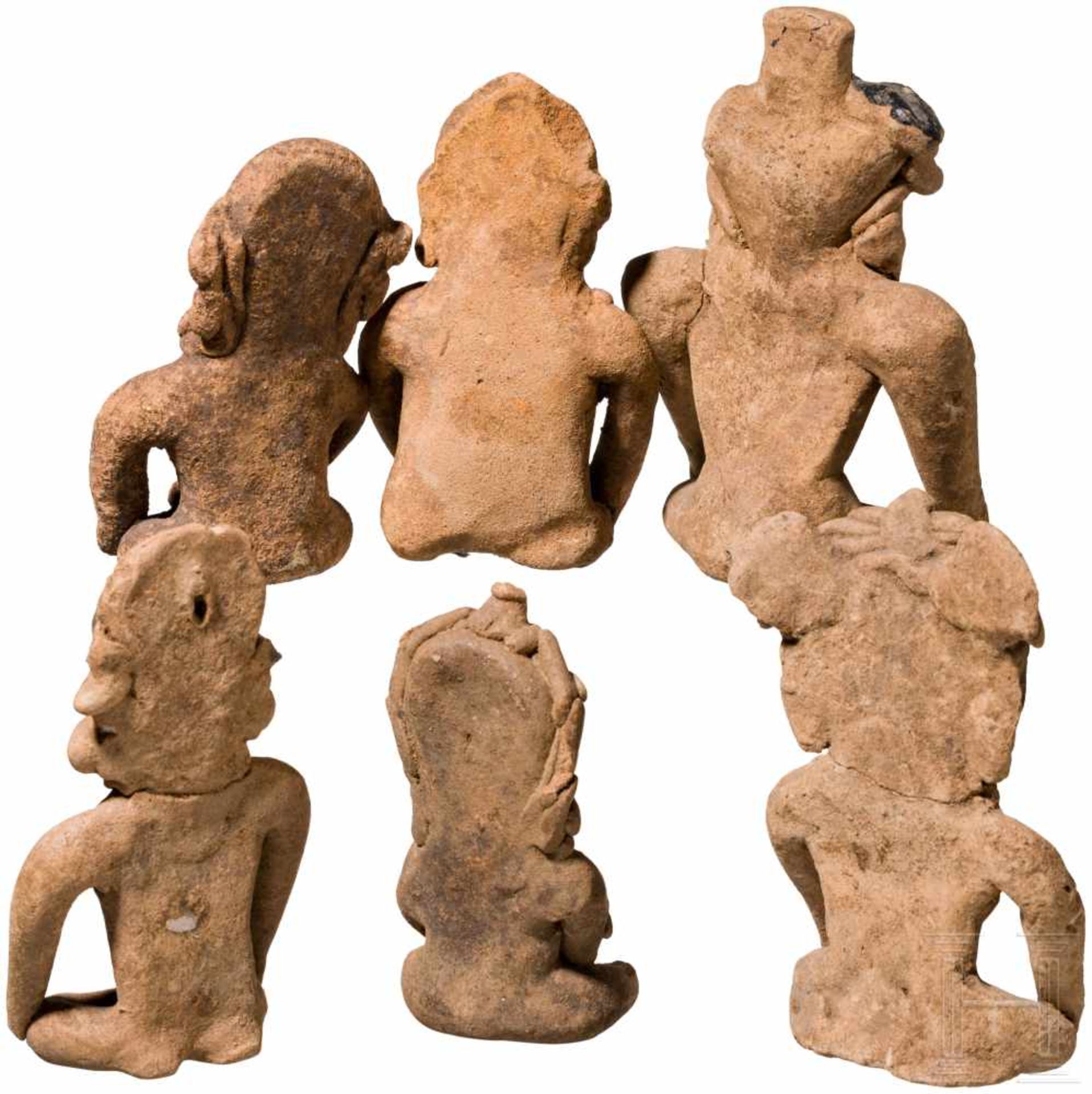 Gruppe von sechs sitzenden Terrakottafiguren, West-MexikoDrei männliche und drei weibliche - Bild 2 aus 2