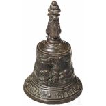 Kleine Barock-Tischglocke, Mechelen, 17. Jhdt.Gegossene Bronze, fein bearbeitet. Kleiner