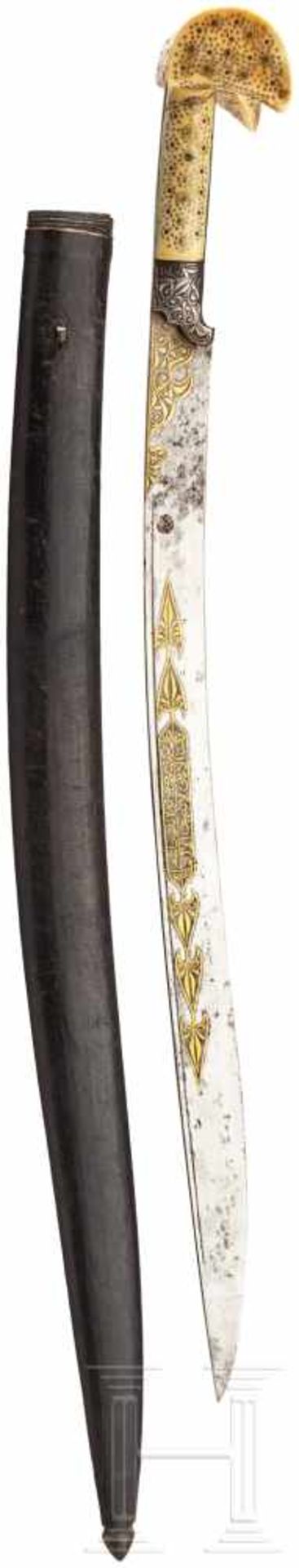 Goldtauschierter Yatagan, osmanisch, um 1800Leicht gekrümmte, am Rücken jeweils schmal gekehlte - Bild 2 aus 2