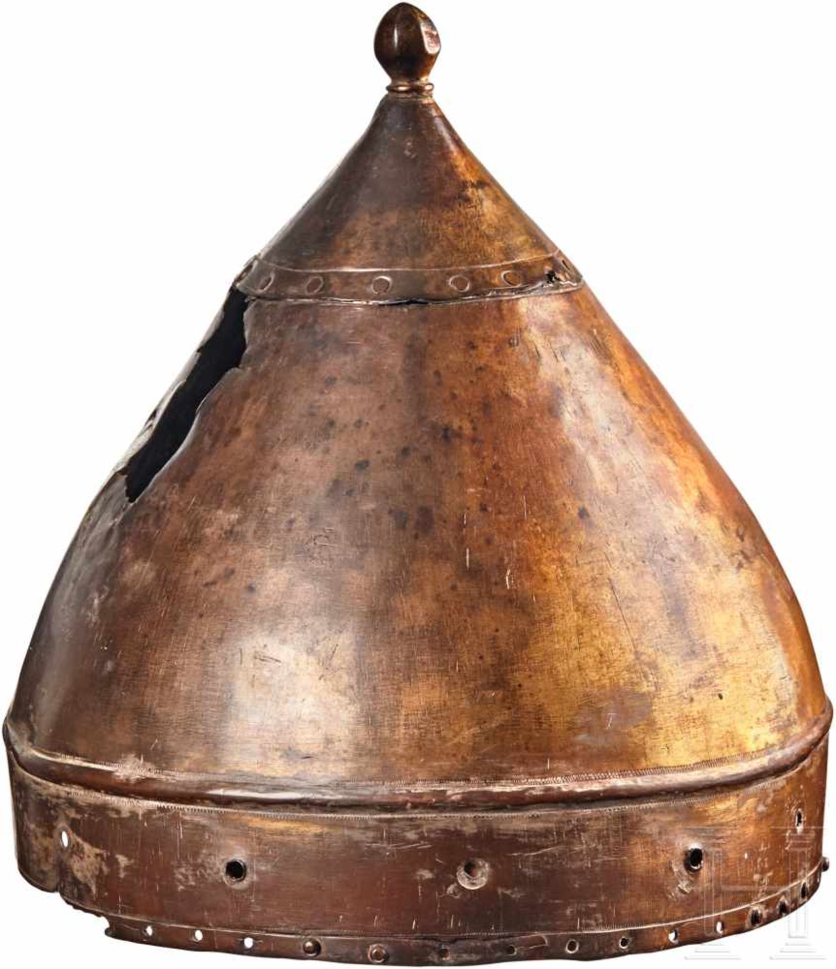 Tombak-Helm, osmanisch, 16. Jhdt.Einteilig geschlagene Glocke aus Kupfer mit Resten von - Bild 3 aus 6