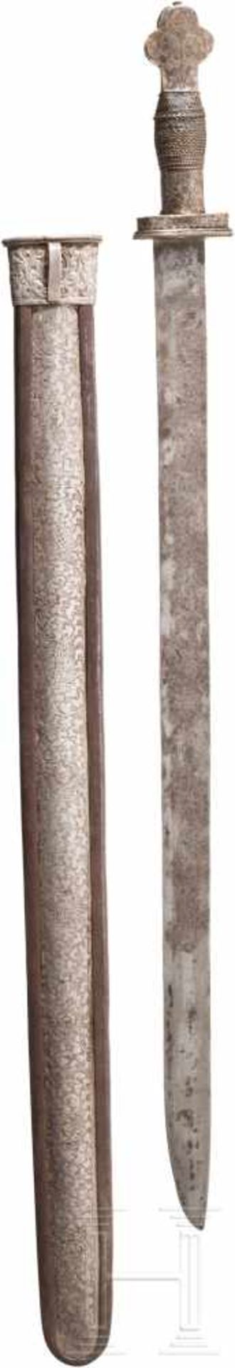 Silbermontiertes, korallen- und türkisbesetztes Schwert, Tibet, 18./19. Jhdt.Lange, etwas fleckige - Bild 2 aus 5