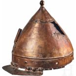 Tombak-Helm, osmanisch, 16. Jhdt.Einteilig geschlagene Glocke aus Kupfer mit Resten von