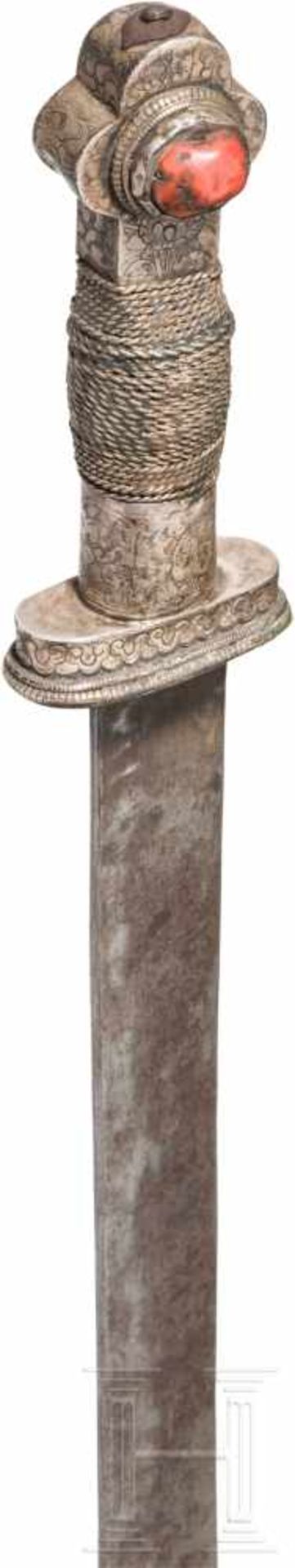 Silbermontiertes, korallen- und türkisbesetztes Schwert, Tibet, 18./19. Jhdt.Lange, etwas fleckige - Bild 3 aus 5