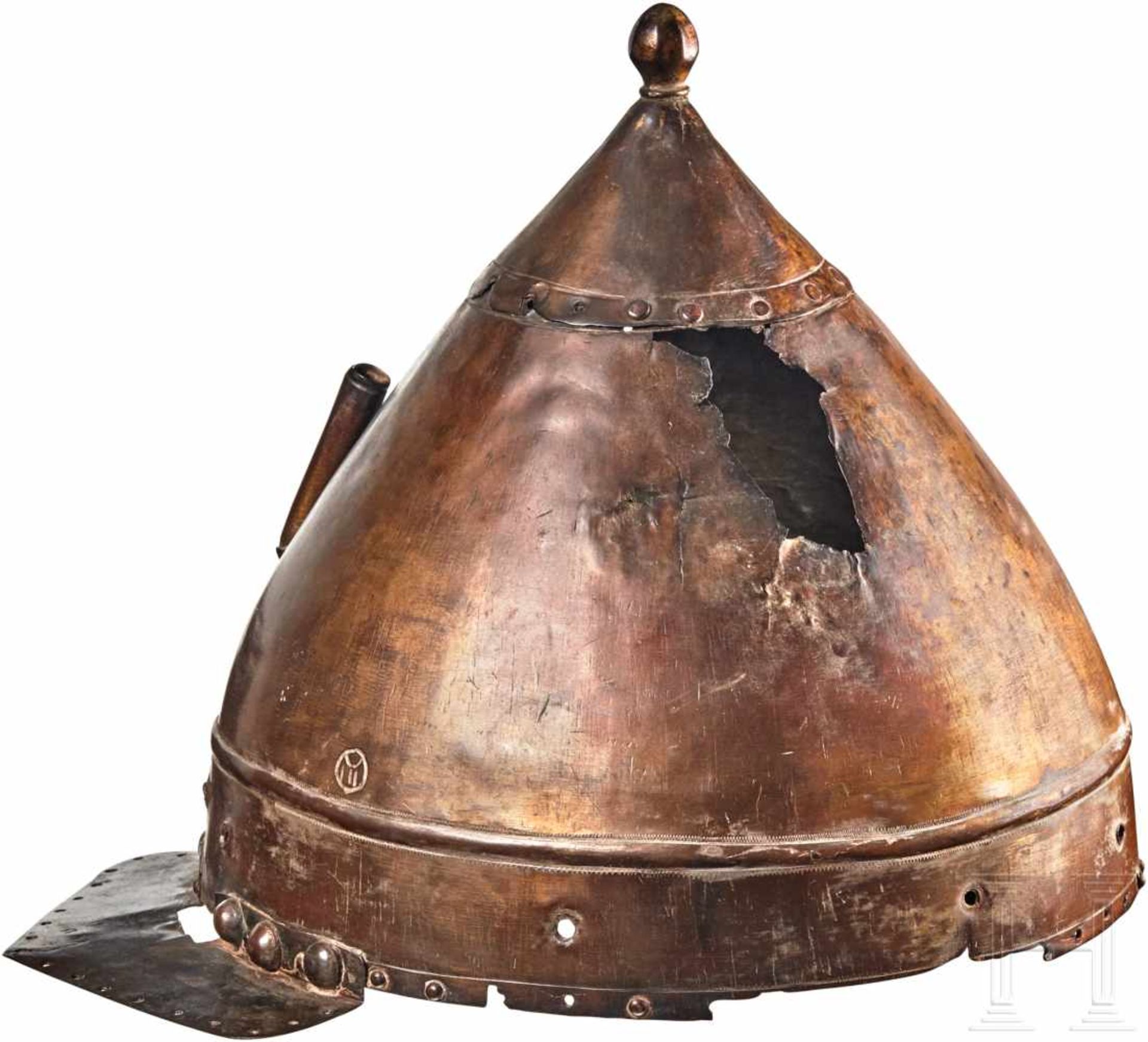 Tombak-Helm, osmanisch, 16. Jhdt.Einteilig geschlagene Glocke aus Kupfer mit Resten von - Bild 2 aus 6