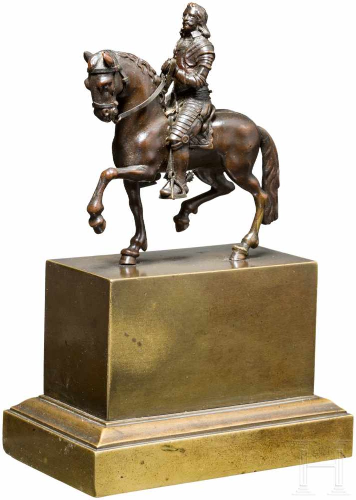Miniatur-Reiterstandbild, Frankreich, 20. Jhdt.Bronzestatuette eines Feldherren im Harnisch zu