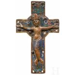 Emailliertes Kreuz, Limoges, 1. Hälfte 13. Jhdt.Mehrfarbig emailliertes, in Resten