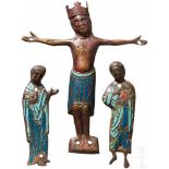 Drei emaillierte Kupferteile, Limoges, 19. Jhdt.Darunter ein kleiner Christus vom Viernagel-Typus