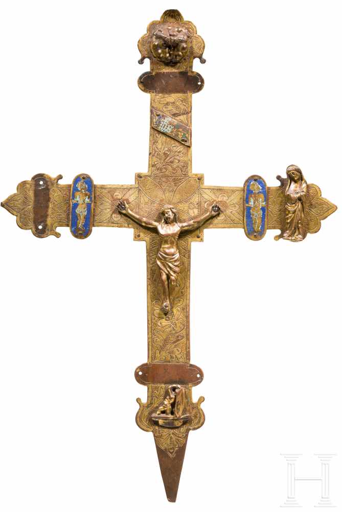 Vergoldetes, teilemailliertes Vortragekreuz, Limoges, 15. Jhdt.Vollflächig beidseitig ornamental