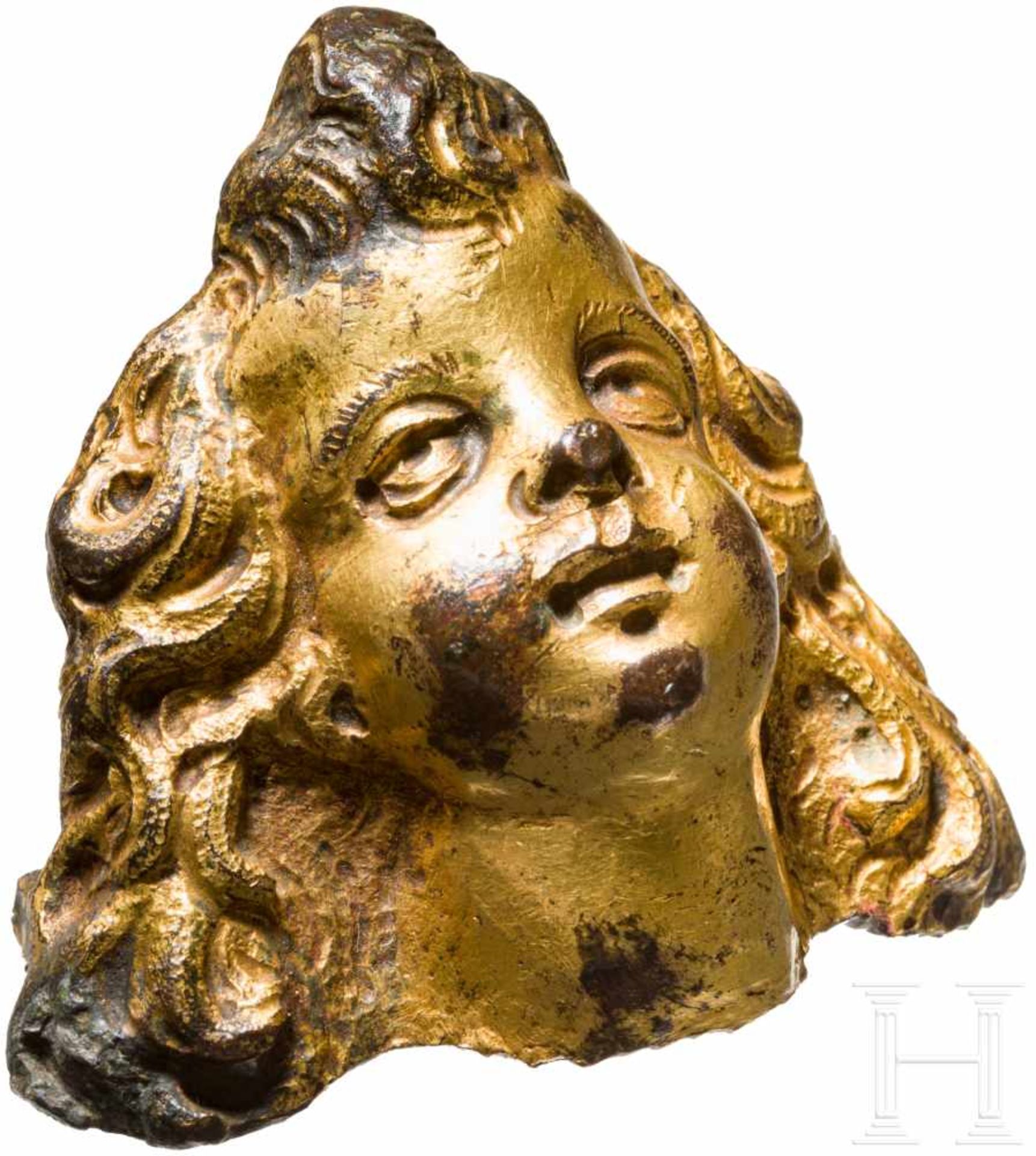 Vergoldetes Putto-Köpfchen, Italien, 16. Jhdt.Hohl gegossenes Köpfchen aus feuervergoldeter Bronze - Bild 2 aus 3