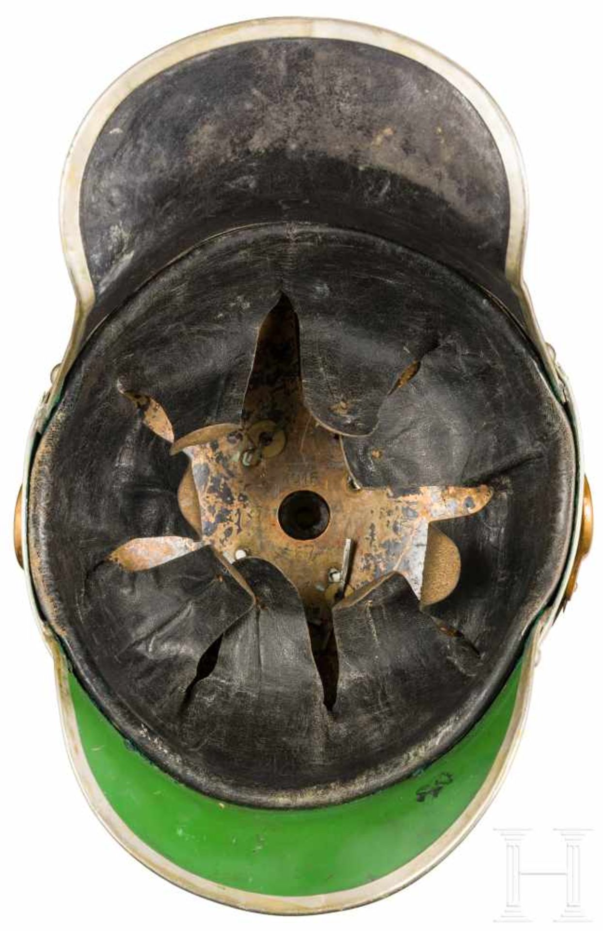 Helm für Mannschaften der sächsischen Garde-Kavallerie, datiert 1915Tombakglocke, hinten gegratet, - Bild 4 aus 4