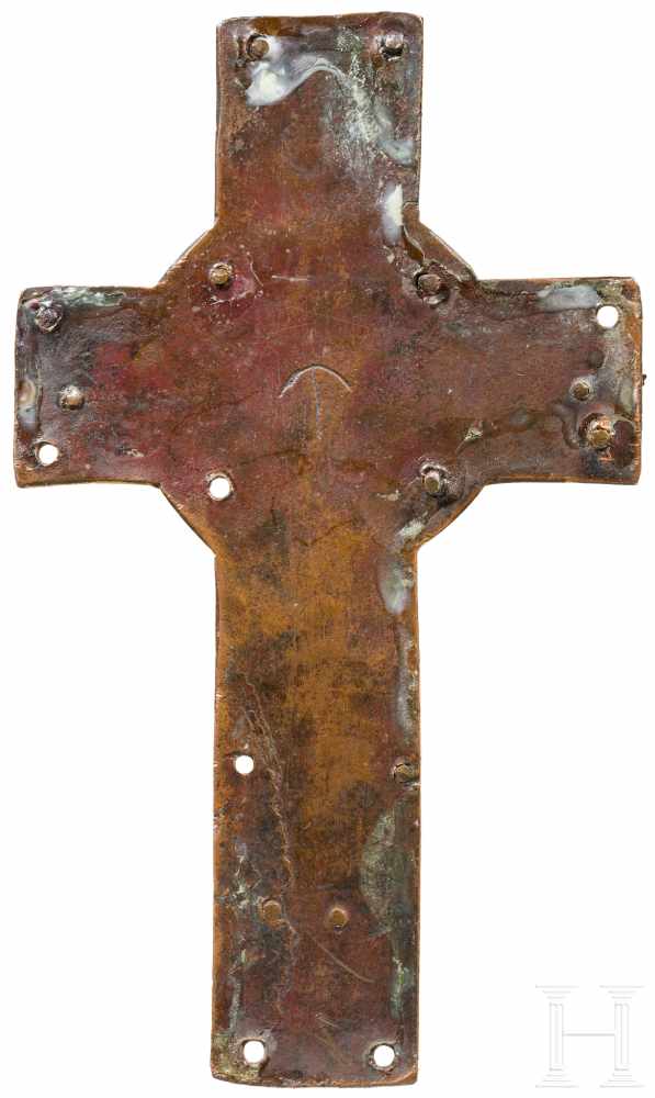 Emailliertes Kreuz, Limoges, 1. Hälfte 13. Jhdt.Mehrfarbig emailliertes, in Resten - Image 2 of 3