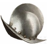 Morion, Italien/deutsch, um 1600Schwere, einteilig geschlagene (leicht beschädigte) Kalotte mit