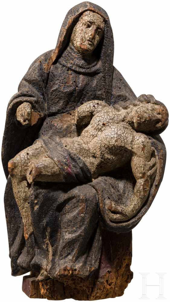 Pietà, Zentralfrankreich, 17. Jhdt.Einteilig aus Lindenholz geschnitzte Figur der sitzenden Maria,