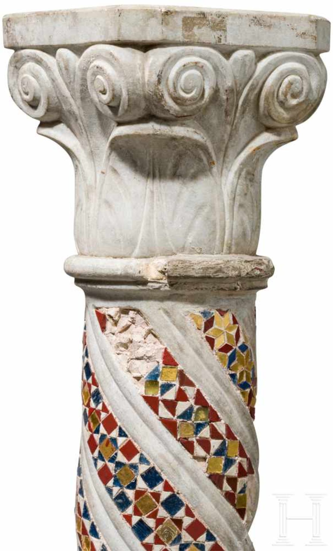 Mosaiksäule, Italien, 18. Jhdt.Leicht gemaserter Marmor. Säule mit Kompositkapitell, spiralig - Bild 3 aus 4