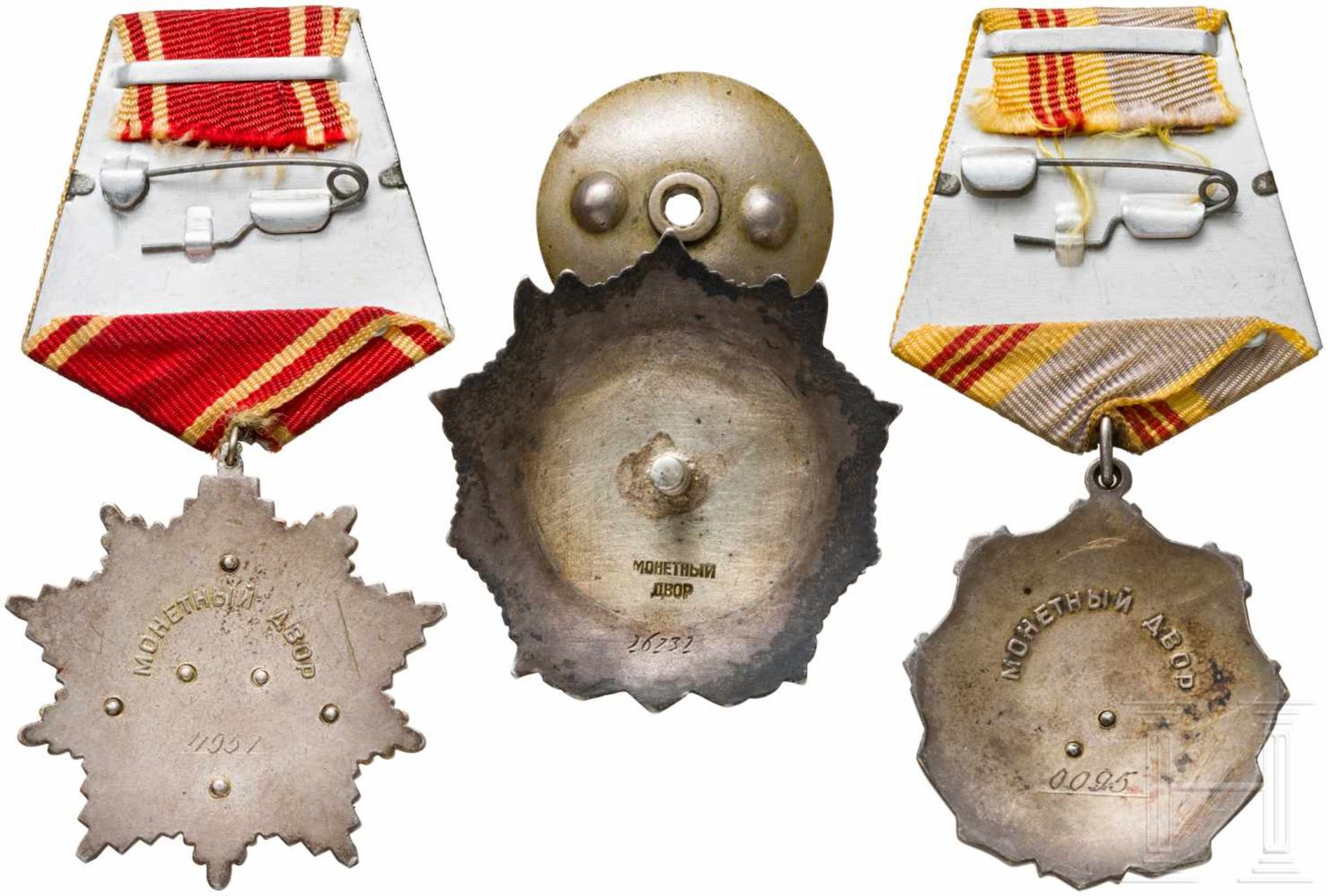 Drei Auszeichnungen, ab 1943Alexander-Newski-Orden, Silber, emailliert. Rs. Verl.-Nr. "26232", mit - Bild 2 aus 4