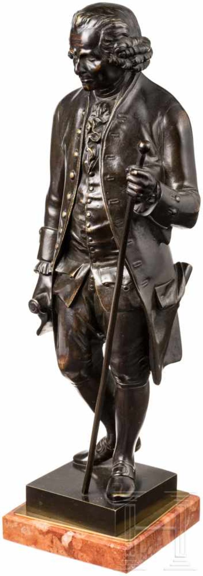 Bronzefigur im Stil des 18. Jhdts. (Voltaire?)Massive Bronze, patiniert. Stehende Ganzfigur in