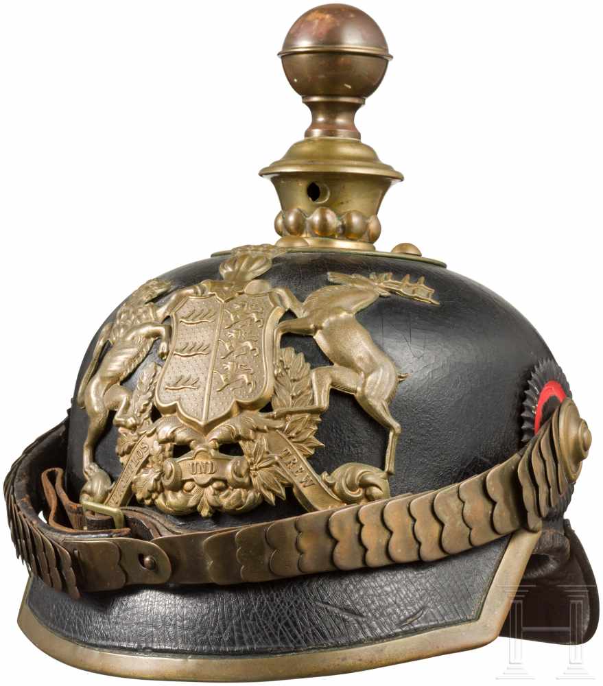 Helm für Mannschaften der Artillerie und AuszeichnungenSchwarz lackierte Lederglocke (krakeliert)
