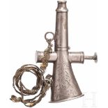 Silbernes Feuerwehrhorn, datiert 1895Zweiteilig in Silber gearbeitet und mit einem Ventil, jeweils