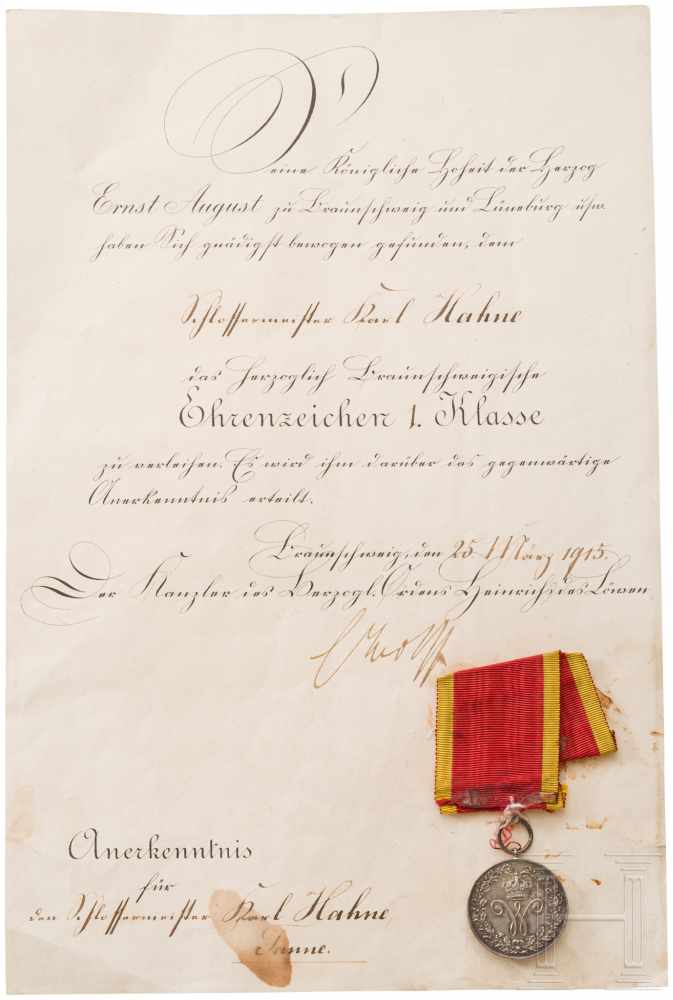 Auszeichnungen und UrkundenMVK 2. Klasse 1914, mit Bandabschnitt und Urkunde, ausgestellt am 1.11. - Image 3 of 6