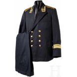 Paradeuniform und Sommerjacke für einen Admiral, Sowjetunion, ab 1945Schirmmütze mit schwarzem