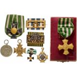 Acht AuszeichnungenAllgemeines Ehrenkreuz (Ehrenzeichen), Bronze vergoldet, an Bandabschnitt, im