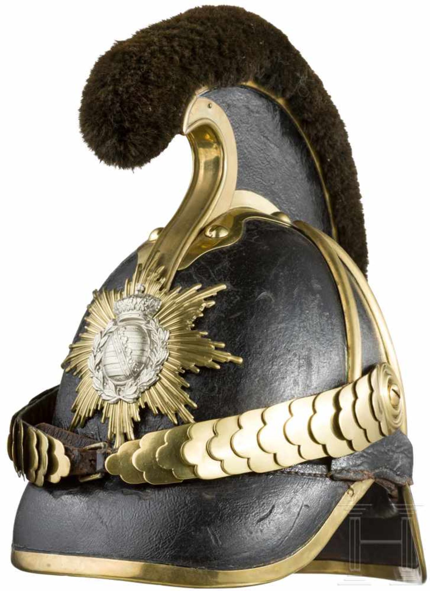 Helm M 1867 für Mannschaften der Reiter-RegimenterKammerstück. Lederkorpus mit Messingbeschlägen.