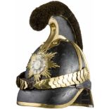 Helm M 1867 für Mannschaften der Reiter-RegimenterKammerstück. Lederkorpus mit Messingbeschlägen.