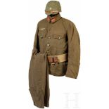 Uniform- und Ausrüstungsensemble für Oberleutnants im 2. WeltkriegGewebte Feldmütze aus grobem,