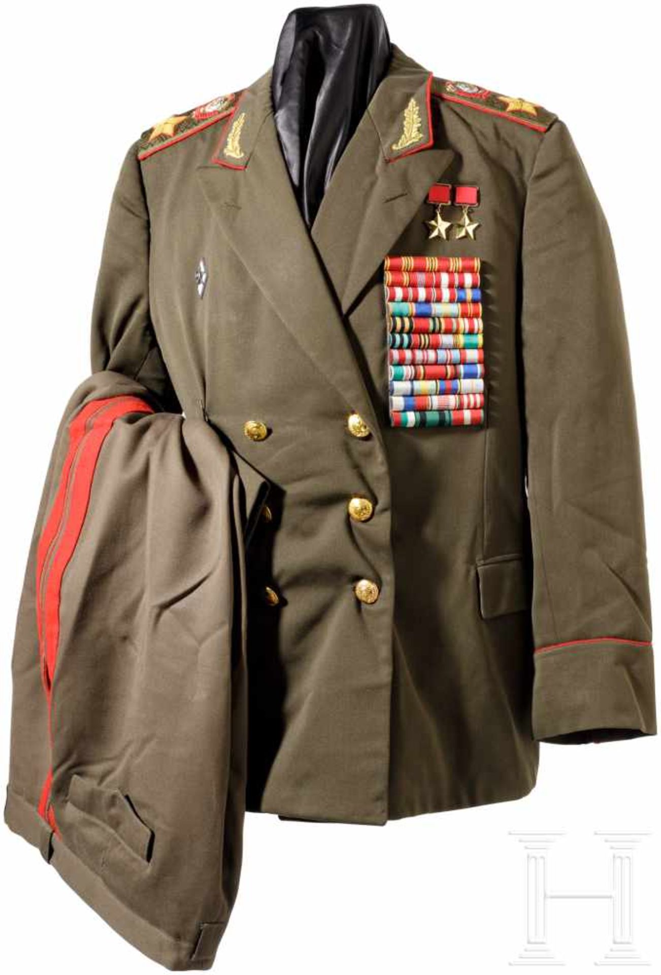 Uniform eines Marschalls, Sowjetunion, ab 1960Schirmmütze aus feldgrauem Tuch, roter Bund mit - Bild 2 aus 4