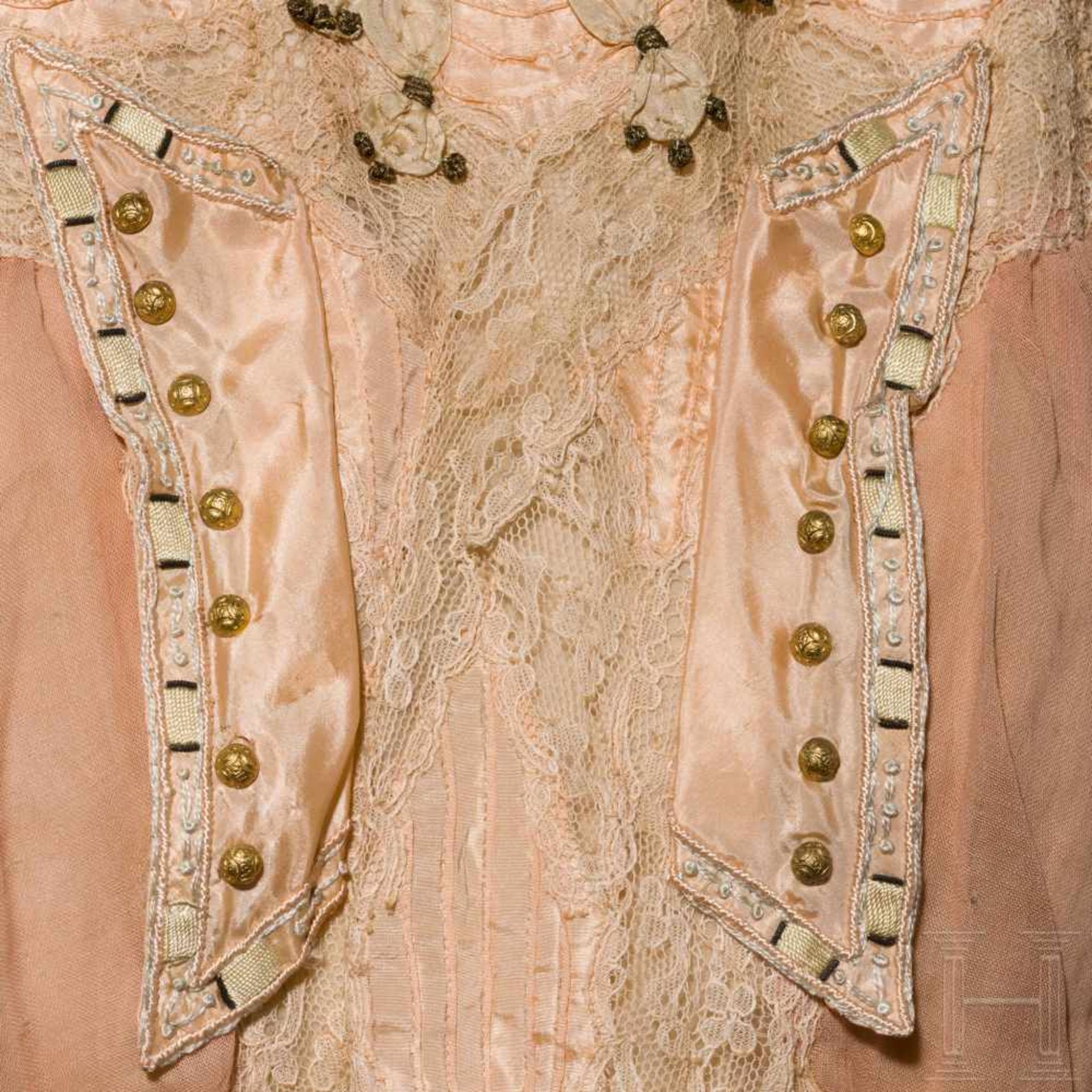 Kaiserin Elisabeth von Österreich - zweiteiliges, lachsfarbenes Sommerkleid aus KorfuSehr feiner, - Bild 7 aus 10