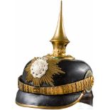 Helm für Offiziere im Infanterie-Regiment Nr.102, ab 1897Schwarzer Lacklederkorpus (krakeliert,