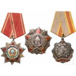 Drei Auszeichnungen, ab 1943Alexander-Newski-Orden, Silber, emailliert. Rs. Verl.-Nr. "26232", mit