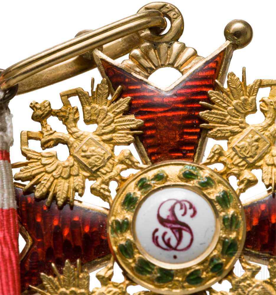 St. Stanislaus-Orden, Kreuz 3. Klasse, um 1900In Gold und Emaille. Auf den Kreuzarmen kyrillische - Image 6 of 6