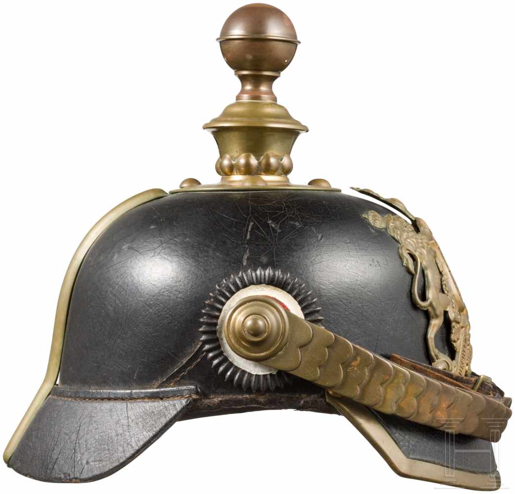 Helm für Mannschaften der Artillerie und AuszeichnungenSchwarz lackierte Lederglocke (krakeliert) - Image 2 of 4