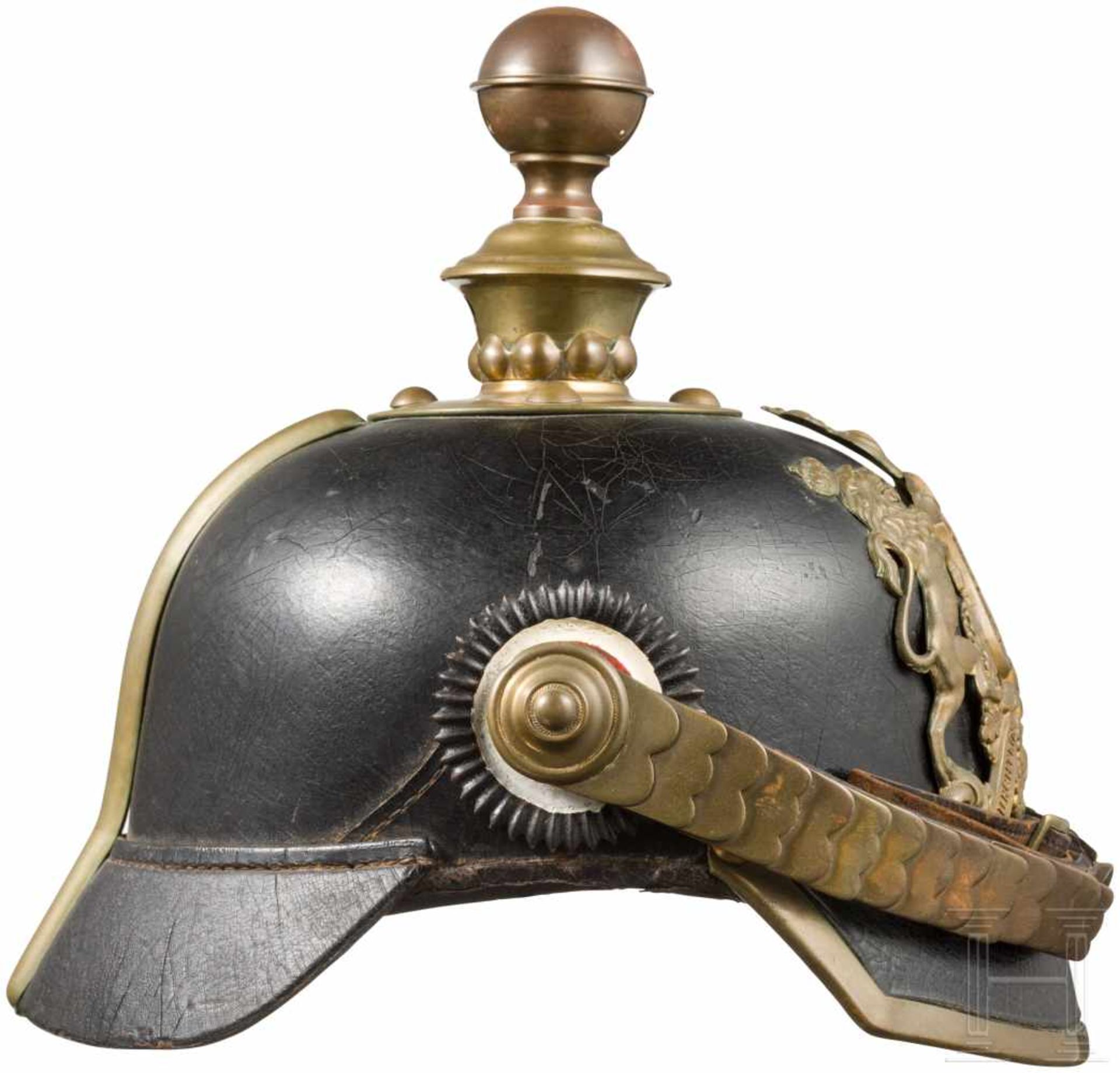 Helm für Mannschaften der Artillerie und AuszeichnungenSchwarz lackierte Lederglocke (krakeliert) - Bild 2 aus 4