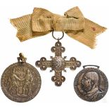 Herzogtum Sachsen-Altenburg - drei AuszeichnungenHerzog Ernst-Medaille in Silber, Bildnis des