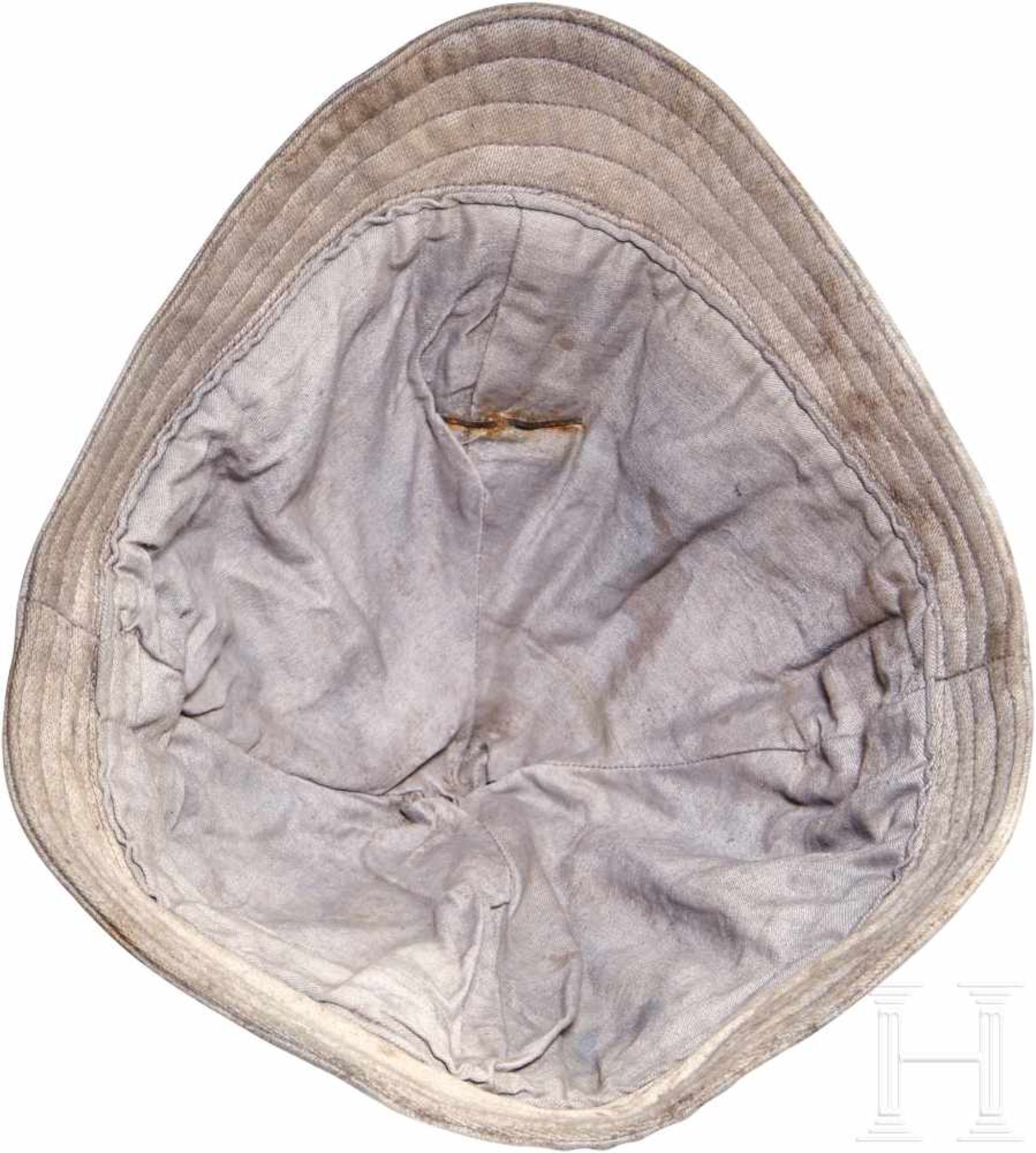 A White Budenovka CapWhite fabric summer "Budenovka" style cap used by troops in the civil war and - Bild 8 aus 9
