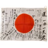 Signierte japanische Flagge, 2. WeltkriegWeiße Seide, beidseitig rot bedruckt, einseitig ca. 45