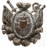 Auflage für einen Kürass, Fürstbistum Konstanz, 18. Jhdt.Bronzeguss. Zentral das Wappen des