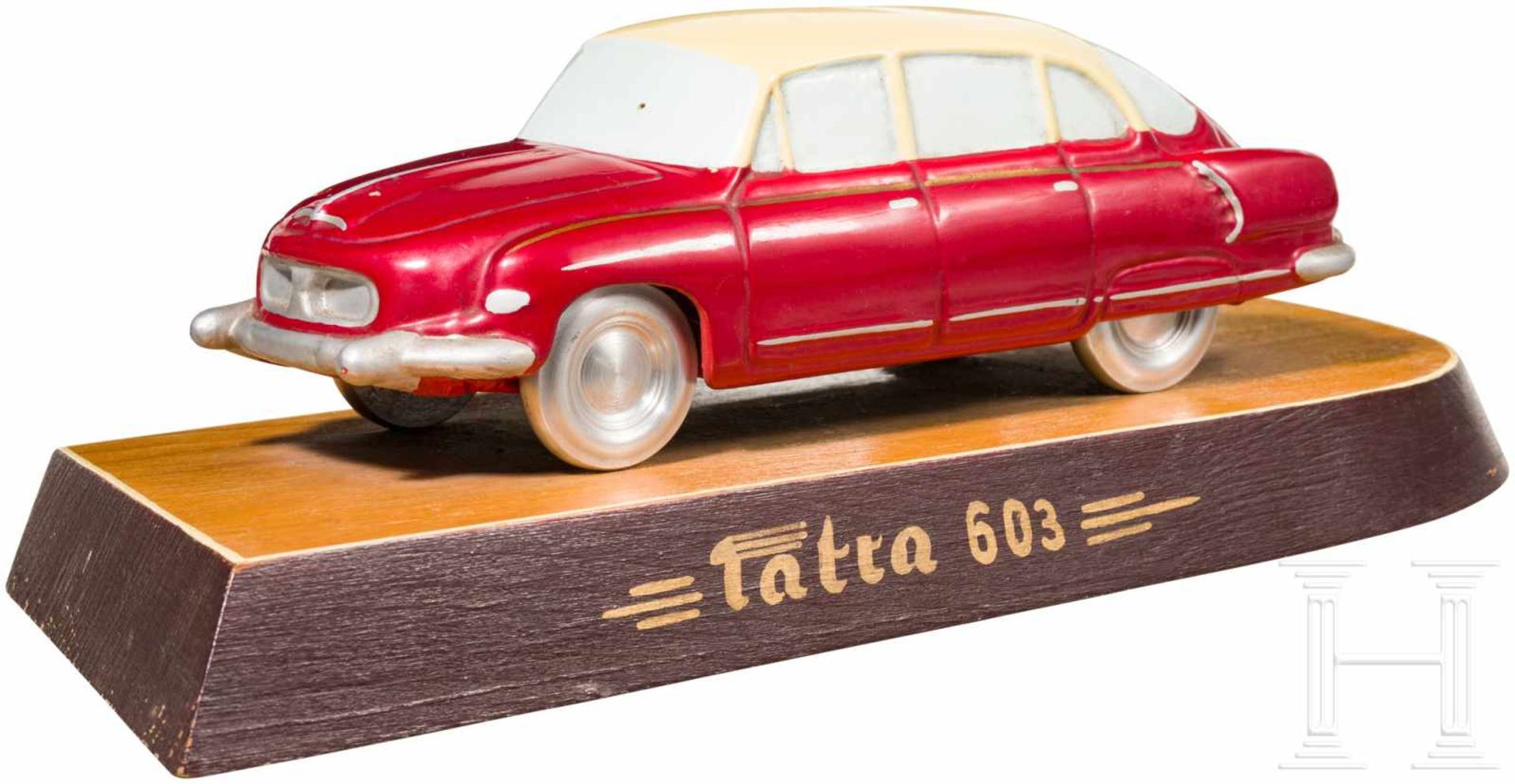Schreibtischmodell eines Tatra 603-2, 1960er JahreGussmetall mit Farbfassung (minimale Abplatzer)