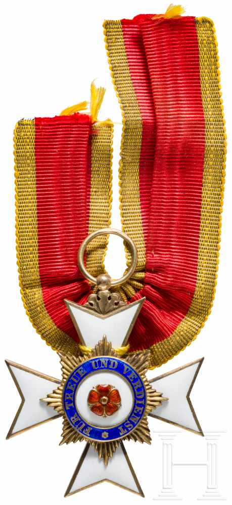 Hausorden, Ehrenkreuz 3. Klasse mit Chiffre LGold und farbiges Emaille, im Ring gestempelt "Gold